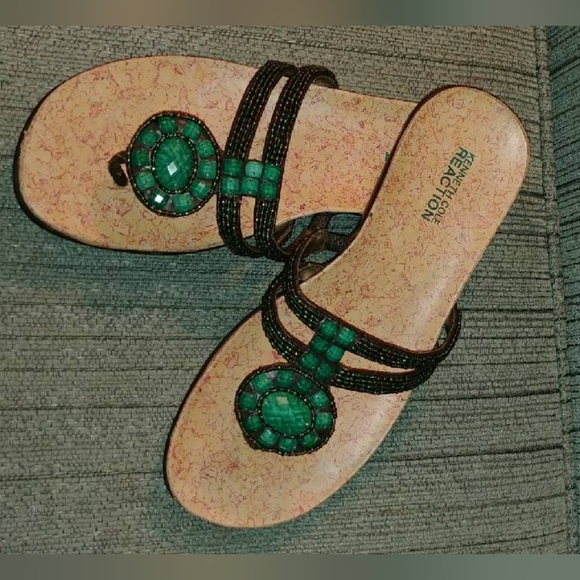 Kenneth Cole Reaction beaded sandals - Picture 5 of 8